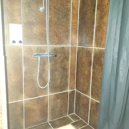With 3 Bedrooms In With Balcony *