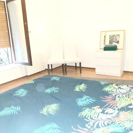 With 3 Bedrooms In With Balcony *